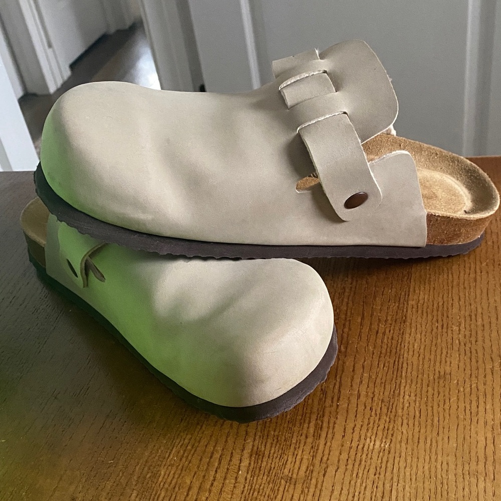 Woman’s Cushionaire Slip-On Clogs